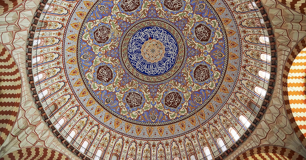 mosque interior features